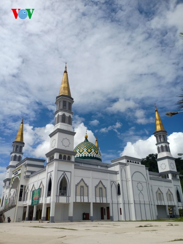 indonesia lan dau tien trong lich su dong cua nha tho dip eid al-fitr hinh 7