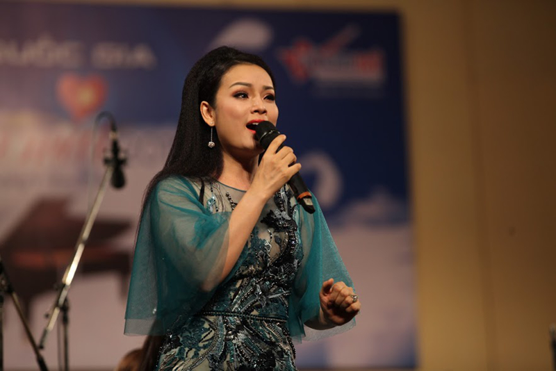 ca si my linh thang hoa voi "ha noi mua thu" trong dieu con mai 2018 hinh 9