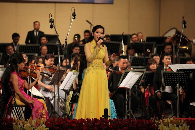 ca si my linh thang hoa voi "ha noi mua thu" trong dieu con mai 2018 hinh 10