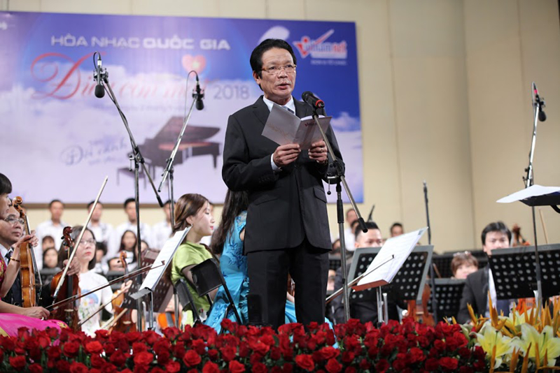 ca si my linh thang hoa voi "ha noi mua thu" trong dieu con mai 2018 hinh 3