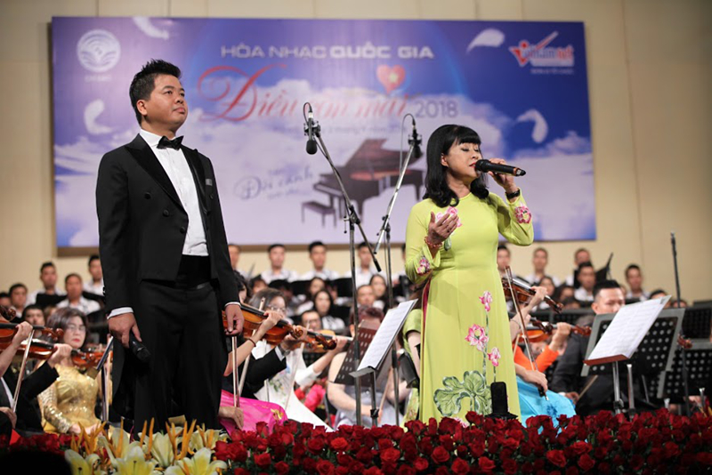 ca si my linh thang hoa voi "ha noi mua thu" trong dieu con mai 2018 hinh 12