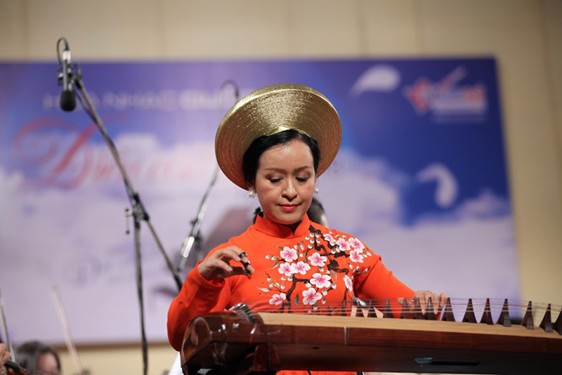 ca si my linh thang hoa voi "ha noi mua thu" trong dieu con mai 2018 hinh 13