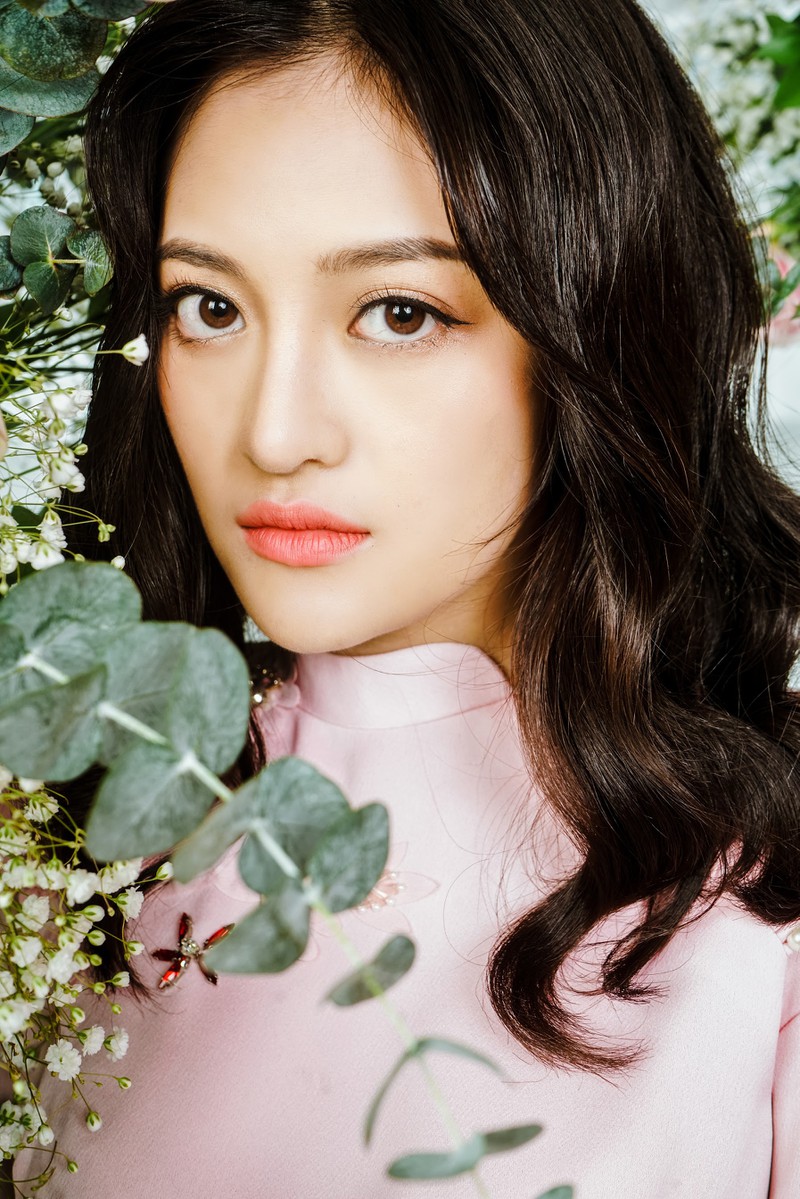 thuy anh dep diu dang, nu tinh khi dien ao dai don tet  hinh 1