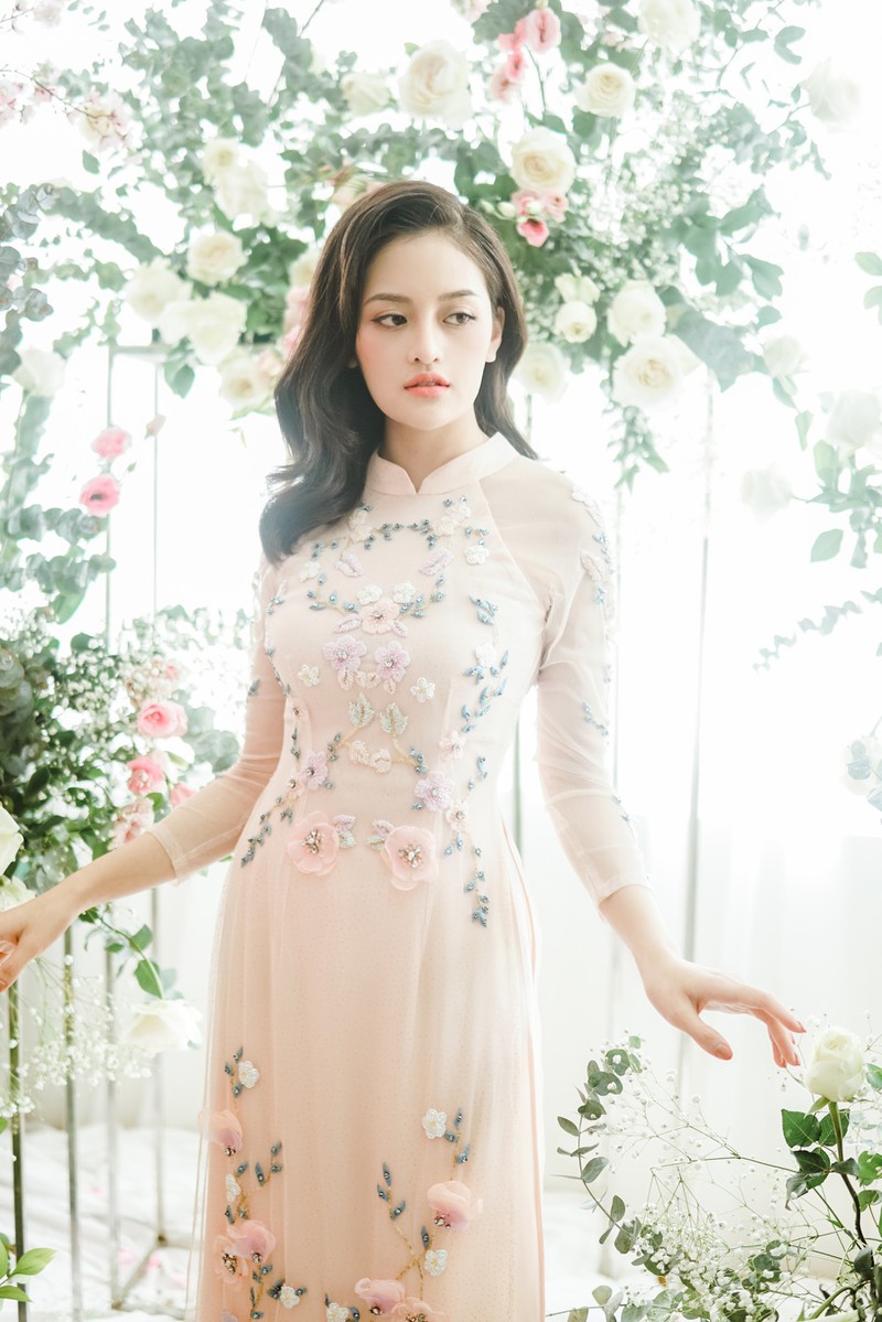 thuy anh dep diu dang, nu tinh khi dien ao dai don tet  hinh 3