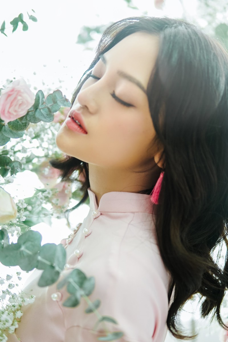 thuy anh dep diu dang, nu tinh khi dien ao dai don tet  hinh 2