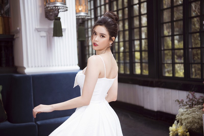 truong quynh anh khoe nhan sac "gai mot con" man ma, quyen ru hinh 3