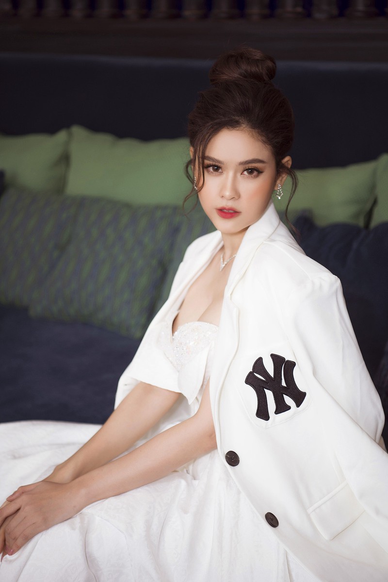 truong quynh anh khoe nhan sac "gai mot con" man ma, quyen ru hinh 6