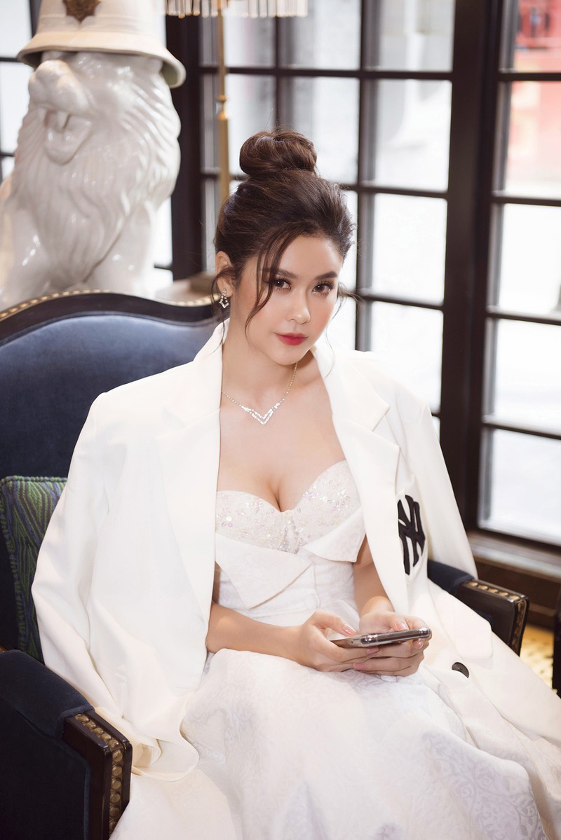 truong quynh anh khoe nhan sac "gai mot con" man ma, quyen ru hinh 11