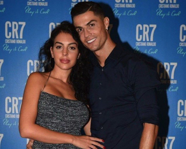 ban gai doi cach xung ho, goi ronaldo la "chong" trong tiec sinh nhat hinh 7