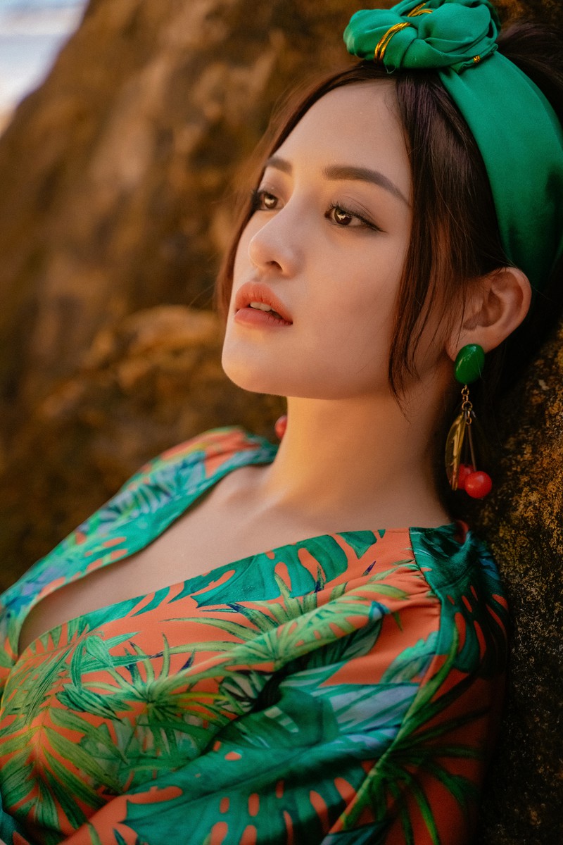 thuy anh ke chuyen bi keo le duoi cat nong, nhay song luc 4h sang hinh 1