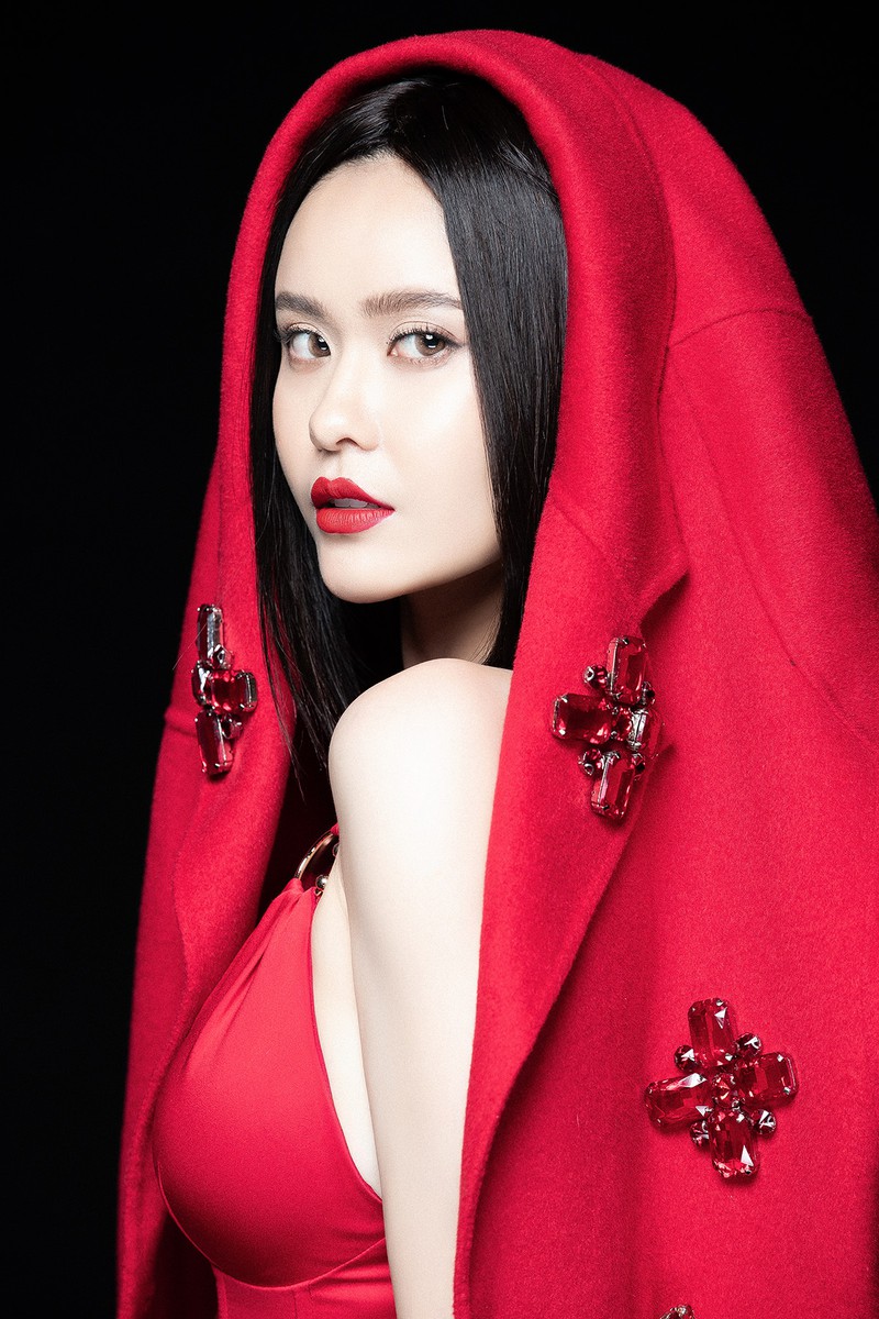 sau on ao cau hon, truong quynh anh tung bo anh nong bong, quyen ru hinh 8