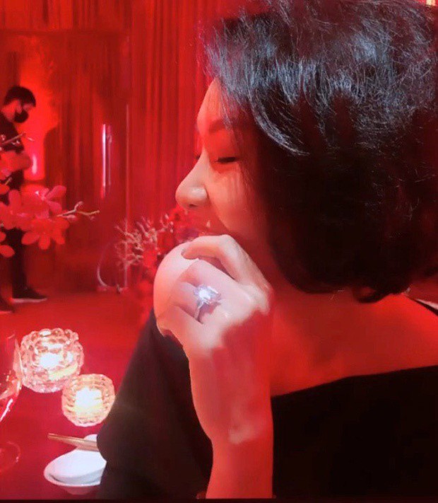 chuyen showbiz: khanh thi tiet lo "cua loi" trong dip sinh nhat tuoi 37 hinh 6
