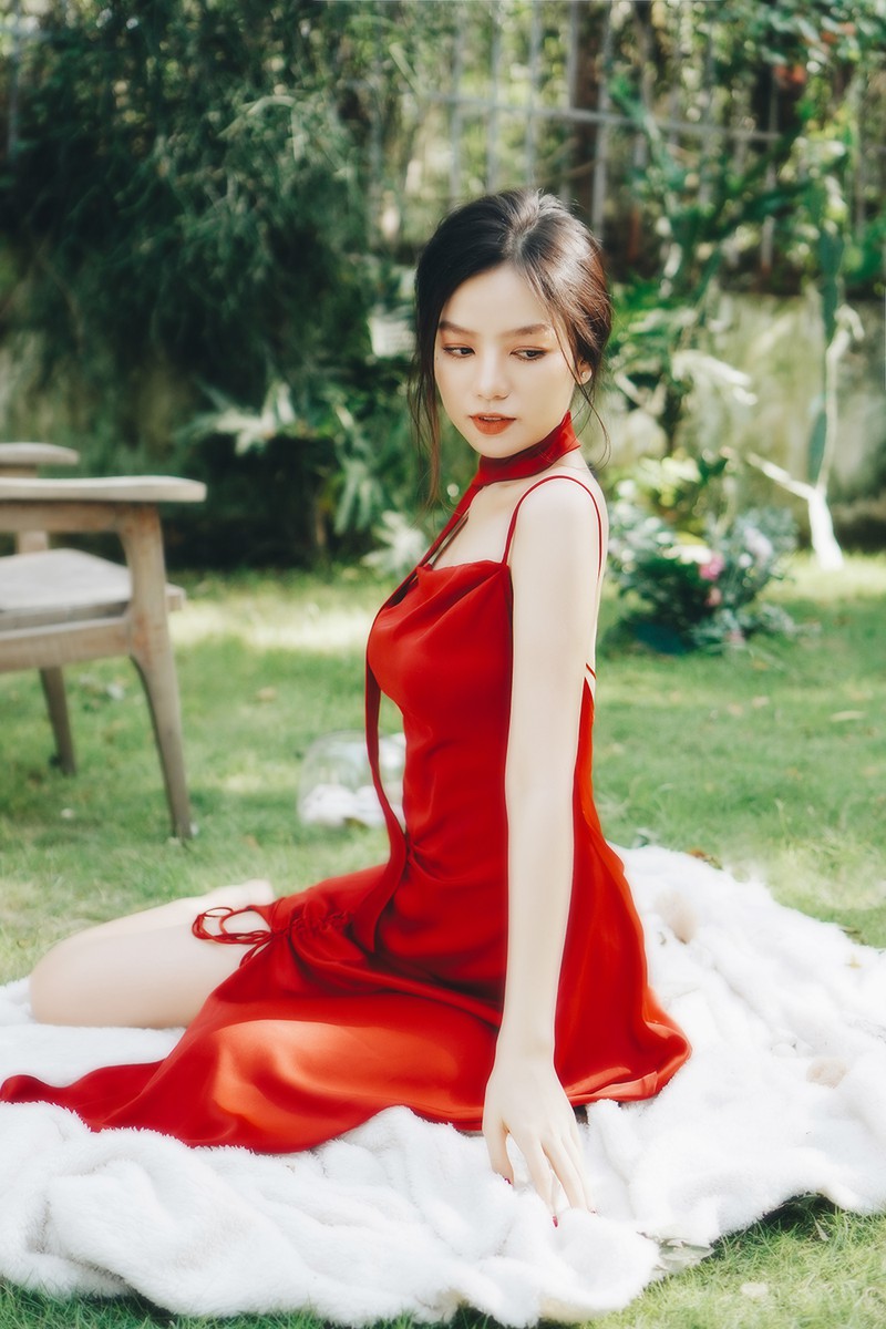 luong thanh va ha anh khoe vai tran non na trong bo anh moi hinh 12