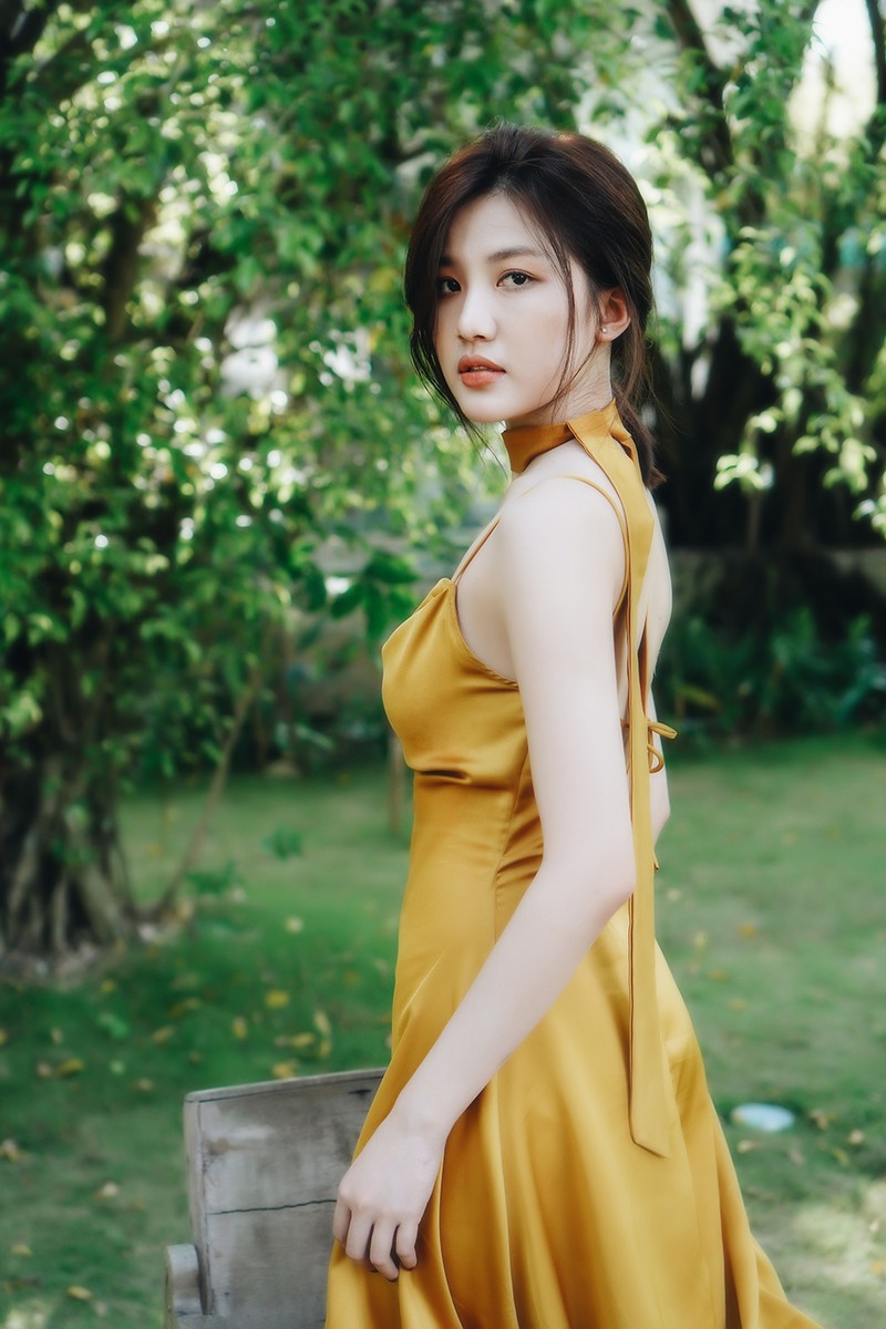 luong thanh va ha anh khoe vai tran non na trong bo anh moi hinh 14