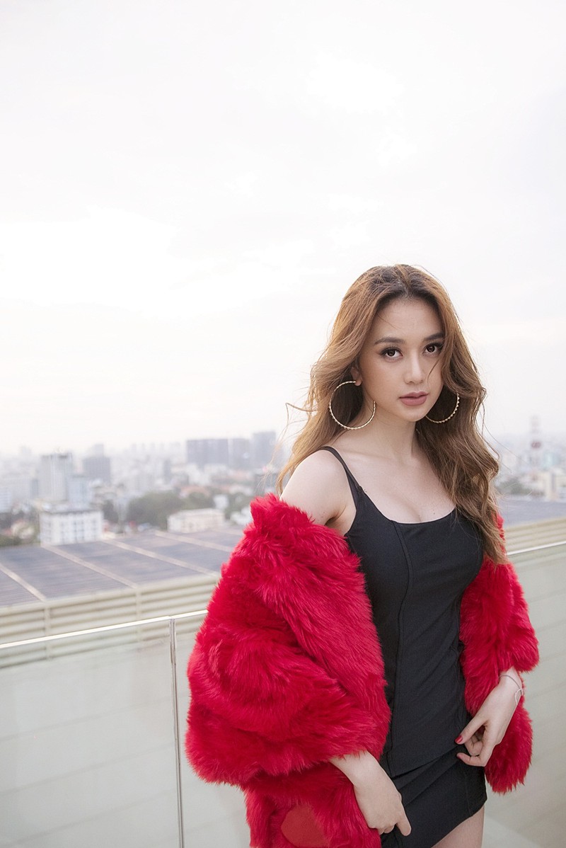 Thiều Bảo Trang đẹp “không góc chết” trong MV Xuân kết hợp Valentine
