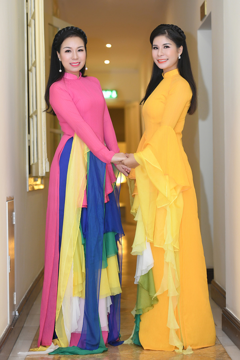 nsnd thanh hoa vui ve ben canh hoc tro cung thu ha va linh hoa hinh 5