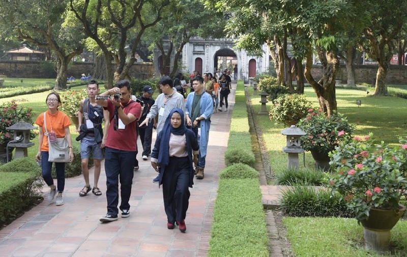 nghe si quoc te thich thu voi mo hinh "san khau - du lich" o viet nam hinh 3
