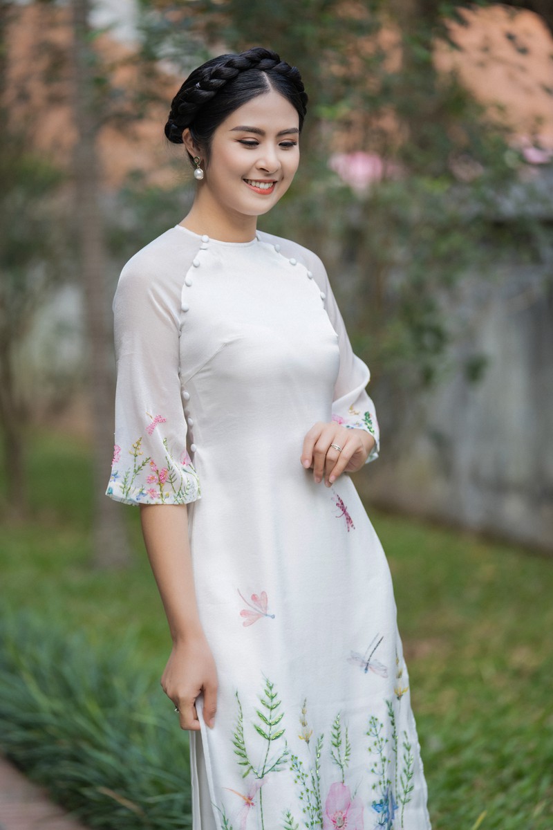 hoa hau ngoc han diu dang voi ao dai nhung the, dao van mieu dau nam hinh 11