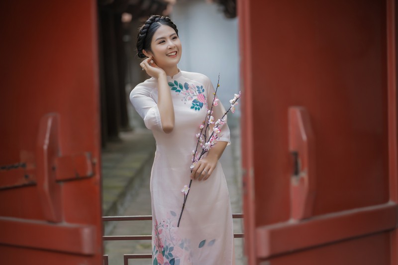 hoa hau ngoc han diu dang voi ao dai nhung the, dao van mieu dau nam hinh 13