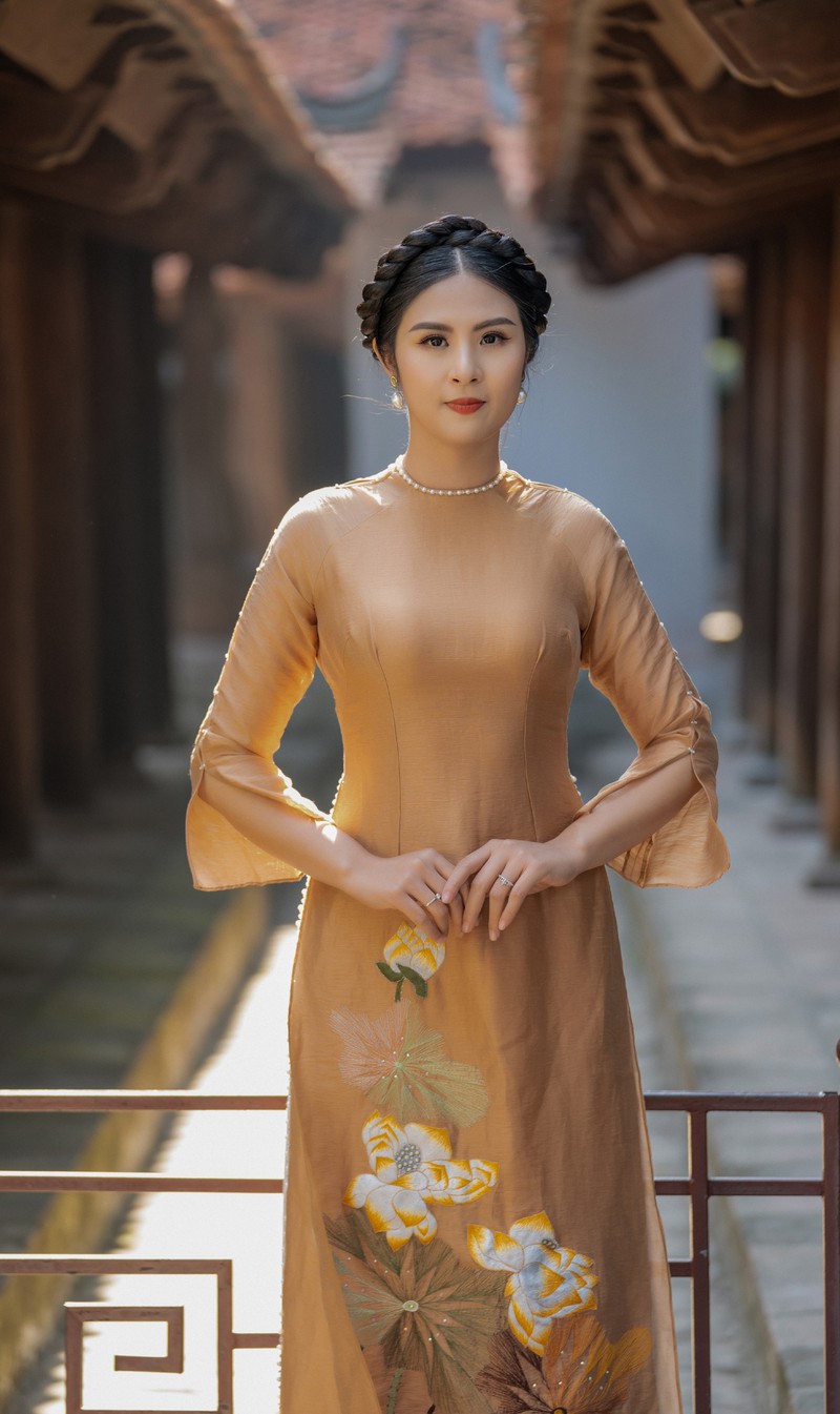 hoa hau ngoc han diu dang voi ao dai nhung the, dao van mieu dau nam hinh 2