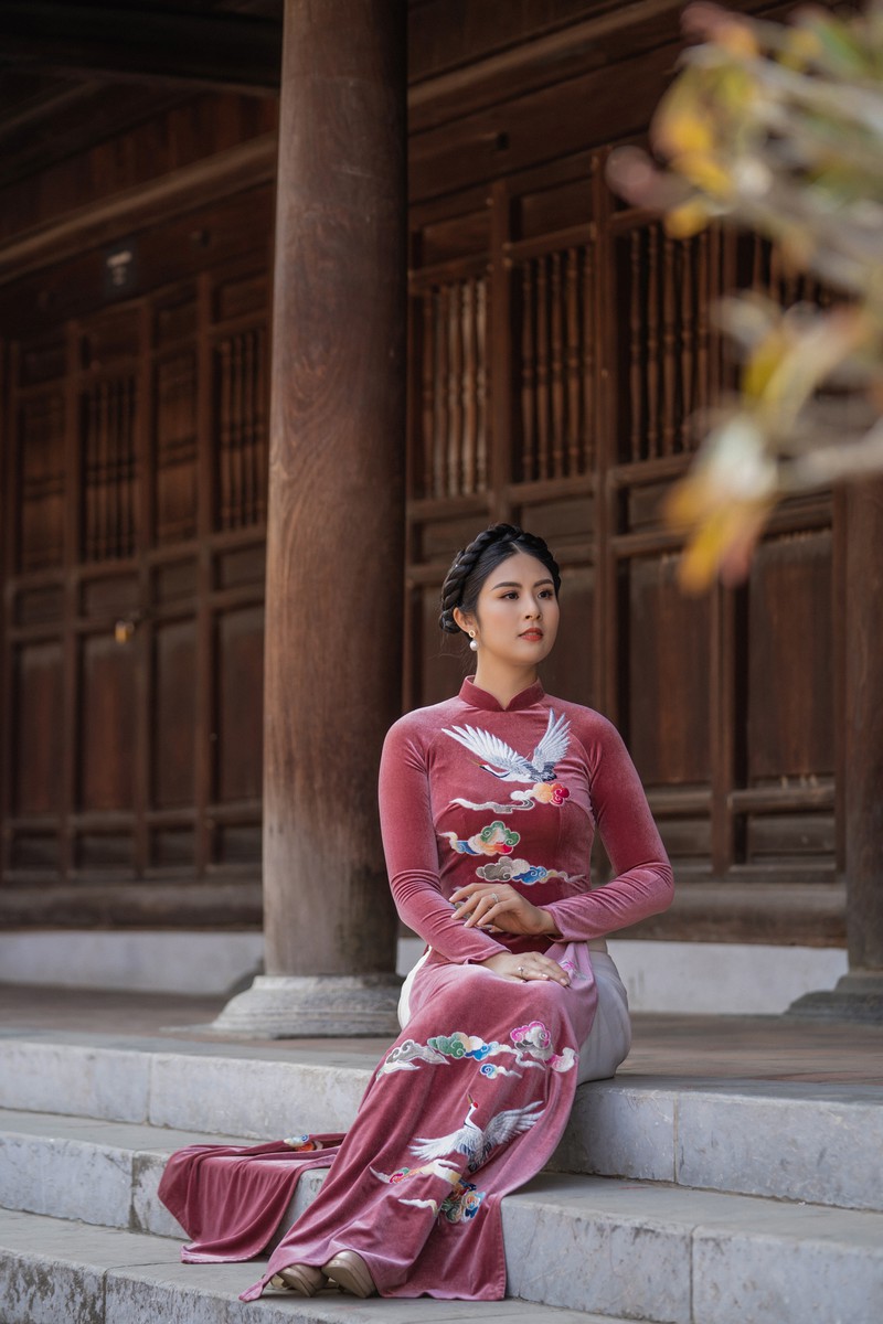hoa hau ngoc han diu dang voi ao dai nhung the, dao van mieu dau nam hinh 6