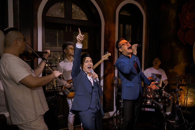 tuan hung - quang ha lam show khong khan gia giua mua covid-19 hinh 12