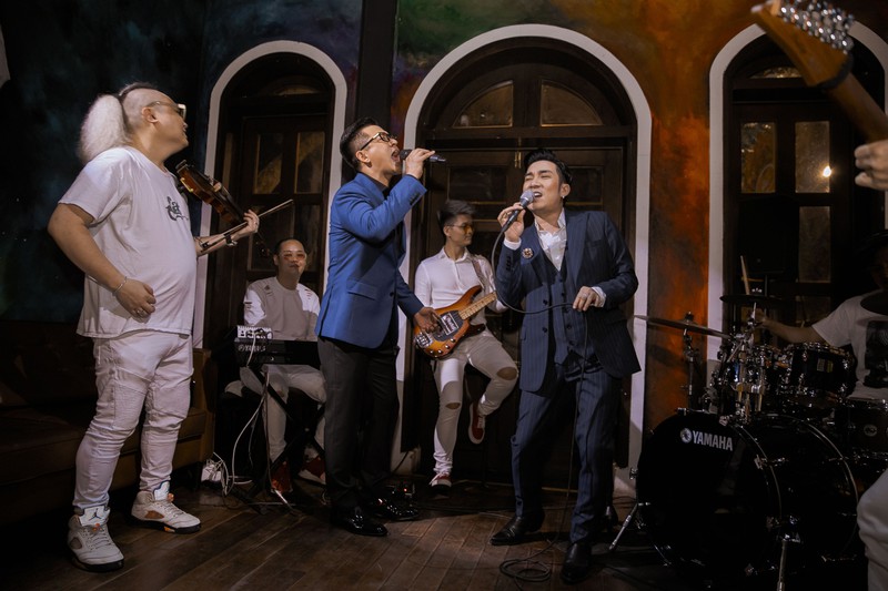 tuan hung - quang ha lam show khong khan gia giua mua covid-19 hinh 8