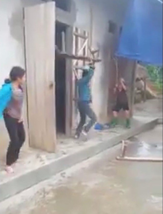 cong an huyen van yen dang lam ro vu nghi con trai danh me de hinh 1