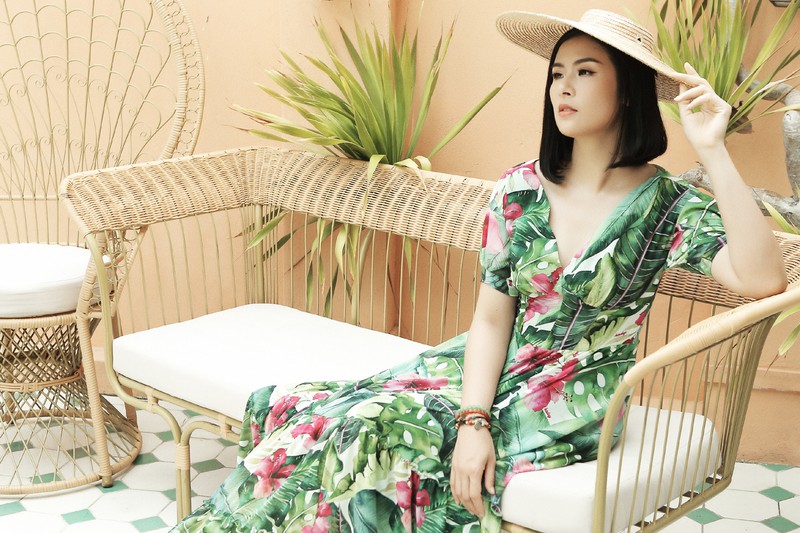 hoa hau ngoc han dien loat vay hoa tiet nhiet doi lam diu mat mua he hinh 1