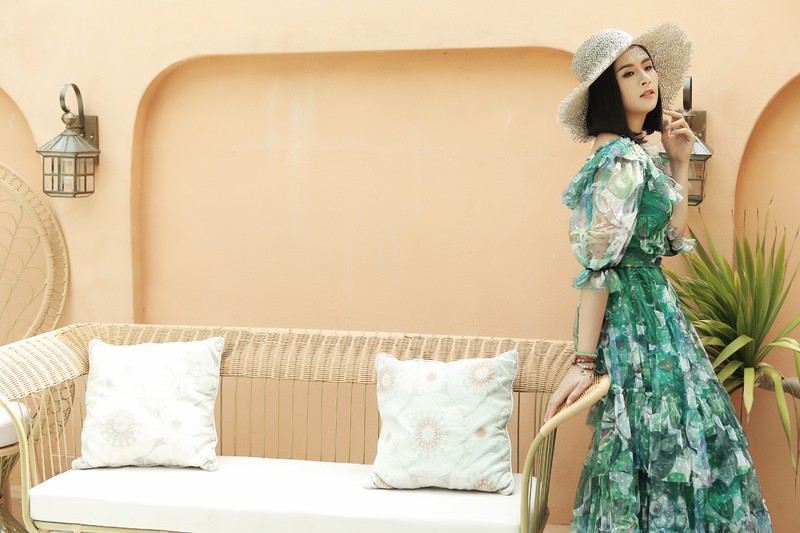 hoa hau ngoc han dien loat vay hoa tiet nhiet doi lam diu mat mua he hinh 8