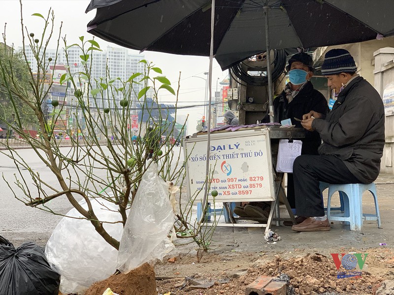 nhieu nguoi van tho o de phong dich covid-19 noi cong cong  hinh 10