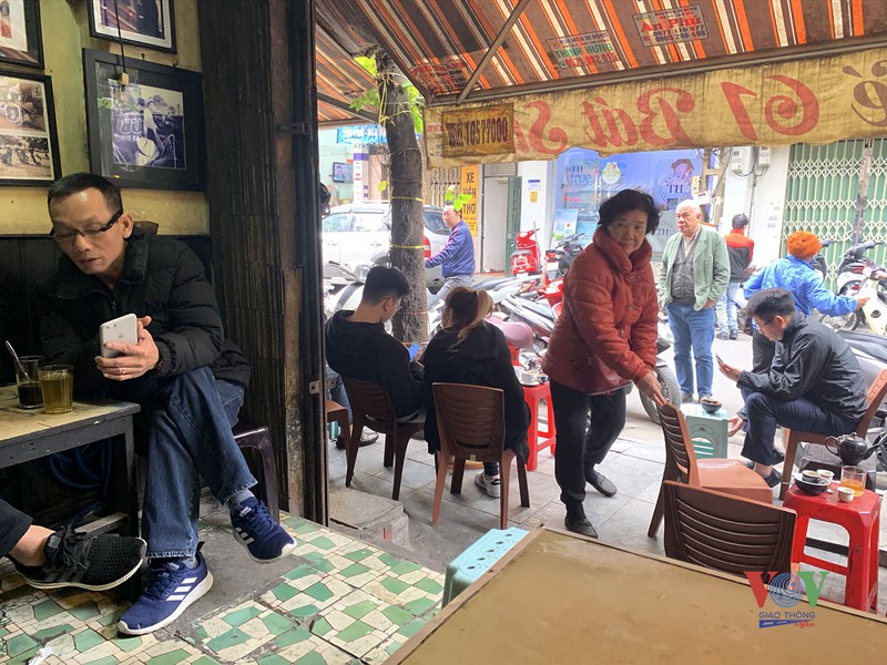 nhieu nguoi van tho o de phong dich covid-19 noi cong cong  hinh 14