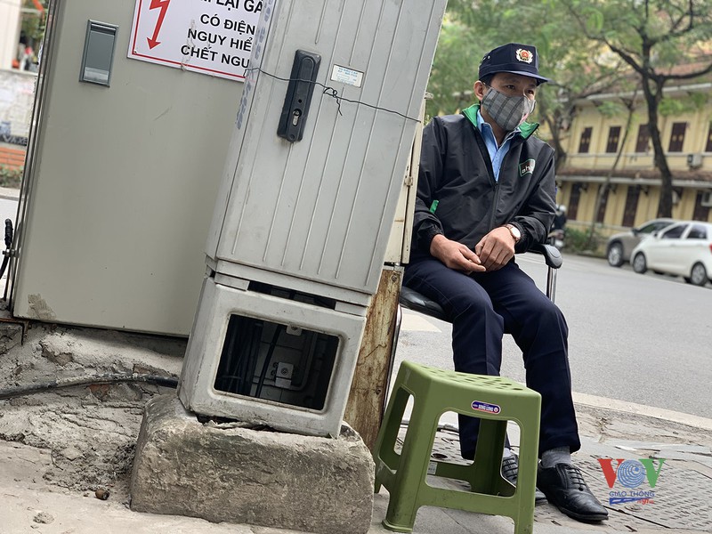 nhieu nguoi van tho o de phong dich covid-19 noi cong cong  hinh 16