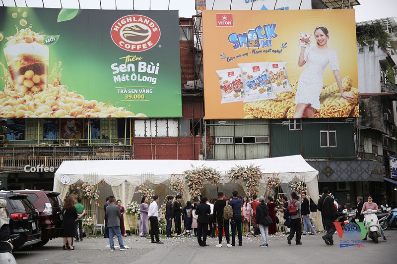 nhieu nguoi van tho o de phong dich covid-19 noi cong cong  hinh 2