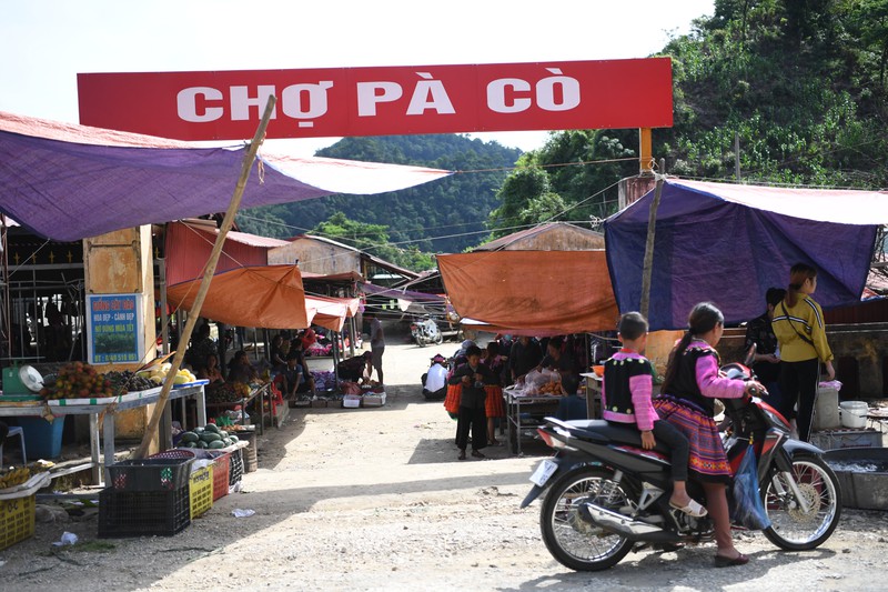 sac mau tho cam o phien cho pa co hinh 1