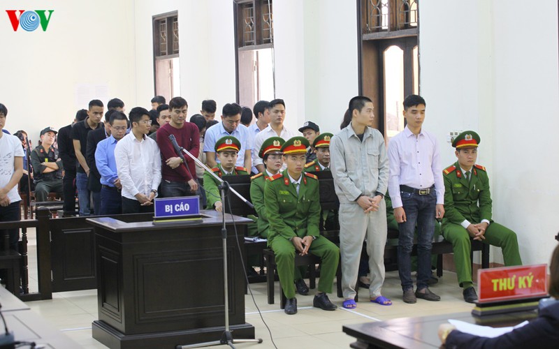 toa tuyen y an voi phan sao nam, giam hinh phat cho 13 bi cao hinh 3