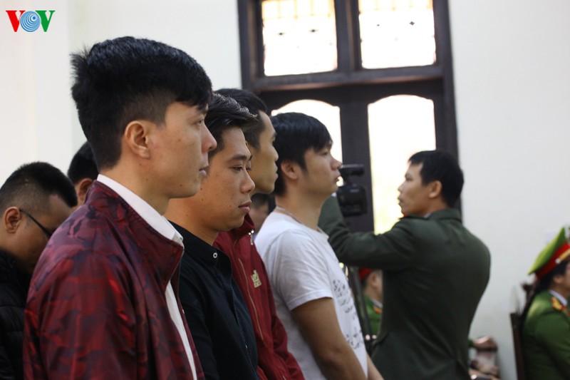 toa tuyen y an voi phan sao nam, giam hinh phat cho 13 bi cao hinh 8
