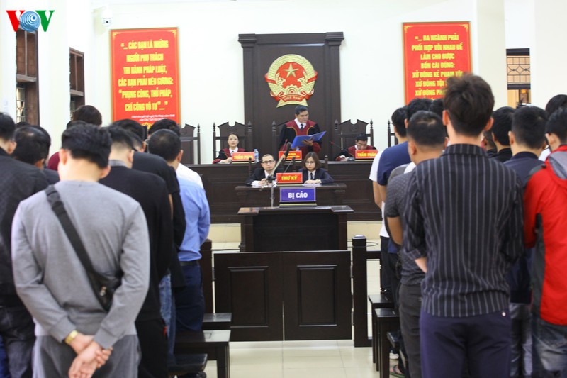 toa tuyen y an voi phan sao nam, giam hinh phat cho 13 bi cao hinh 1