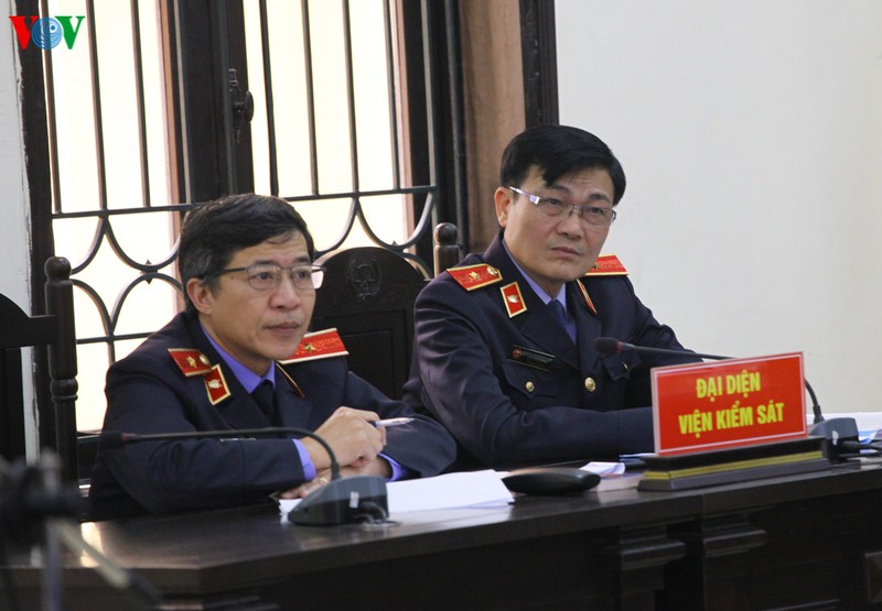 toa tuyen y an voi phan sao nam, giam hinh phat cho 13 bi cao hinh 7