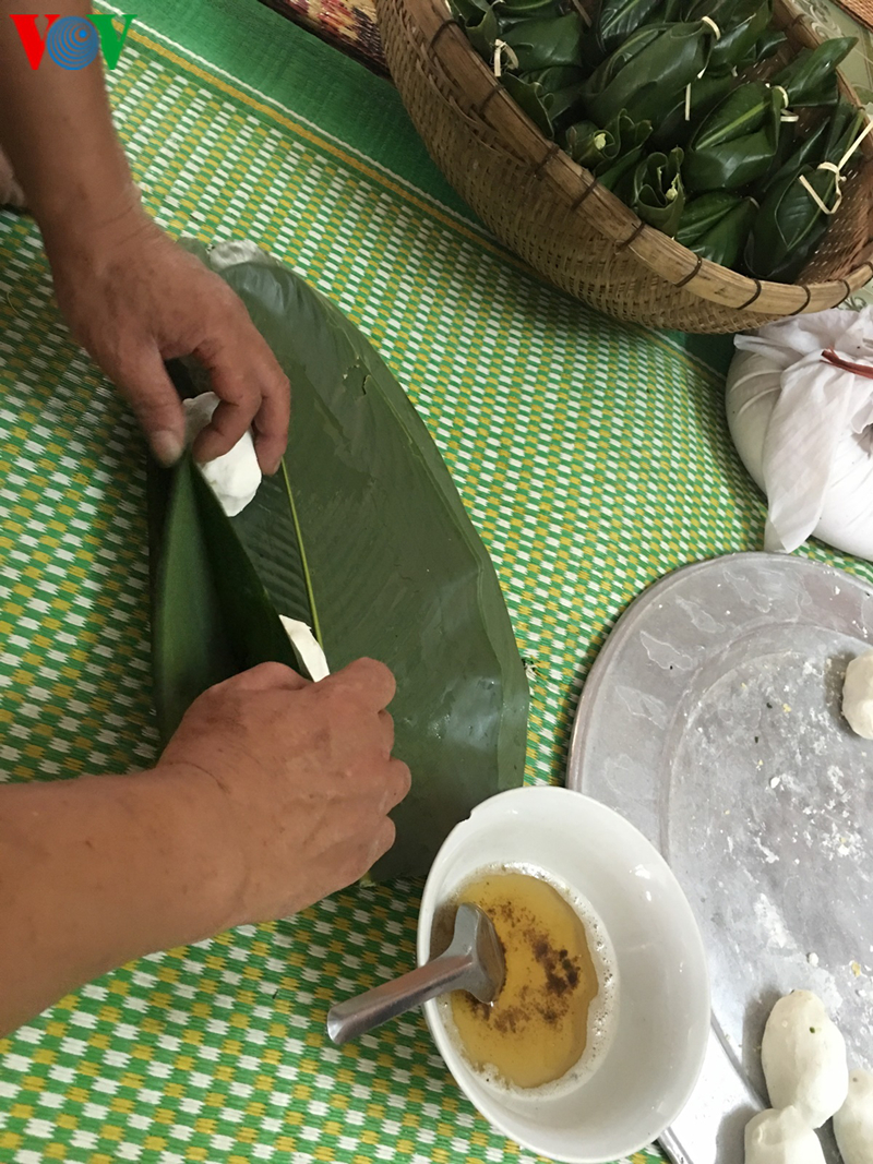 "banh it" trong ngay tet "xip xi" cua nguoi thai trang tay bac hinh 8