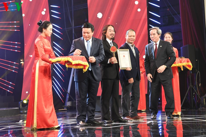 toan canh le trao giai bua liem vang 2019 hinh 7