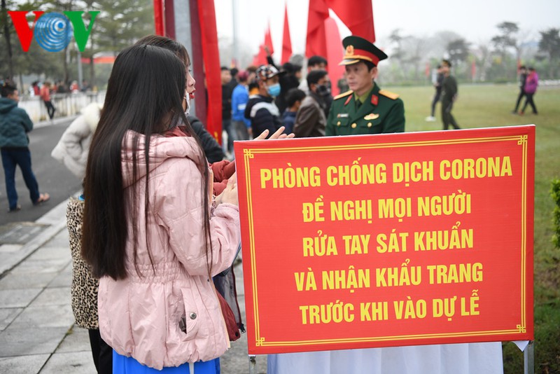 anh: tan binh ha noi bin rin chia tay nguoi than len duong nhap ngu hinh 3