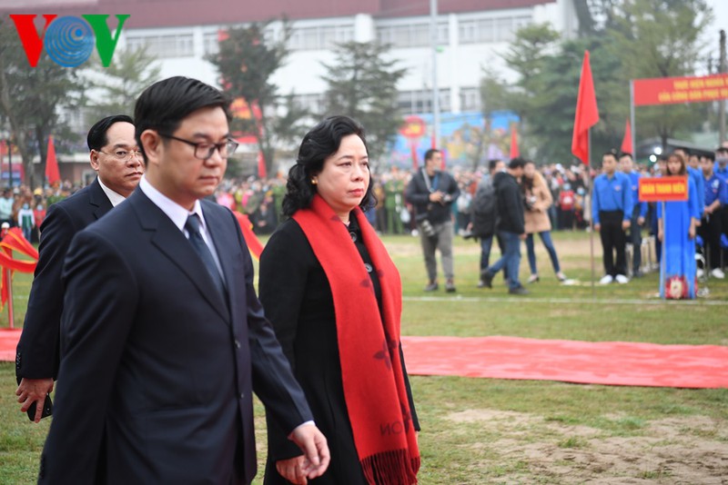 anh: tan binh ha noi bin rin chia tay nguoi than len duong nhap ngu hinh 11