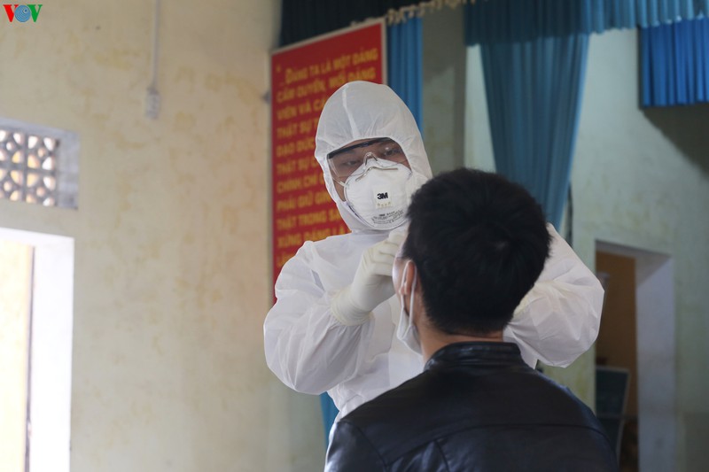 can canh quy trinh lay mau xet nghiem covid-19 trong khu cach ly hinh 6