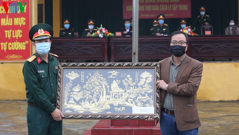 anh: niem vui ngay hoan thanh cach ly phong chong covid-19 hinh 7