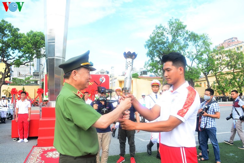 bieu dien ky binh, dien tap chong bao dong trong hoi khoe cong an hinh 2
