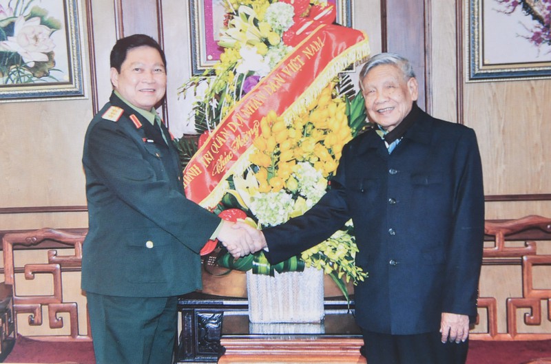 nhung hinh anh quy hiem ve cuoc doi binh nghiep cua tong bi thu le kha phieu hinh 12