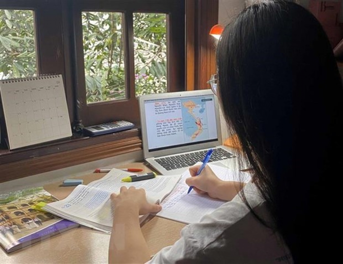 Trong thời gian qua, Bộ GD-ĐT nhận được nhiều kiến nghị, phản ánh liên quan đến việc một số trường tăng học phí giữa thời điểm dịch bệnh. (Ảnh: Minh họa)