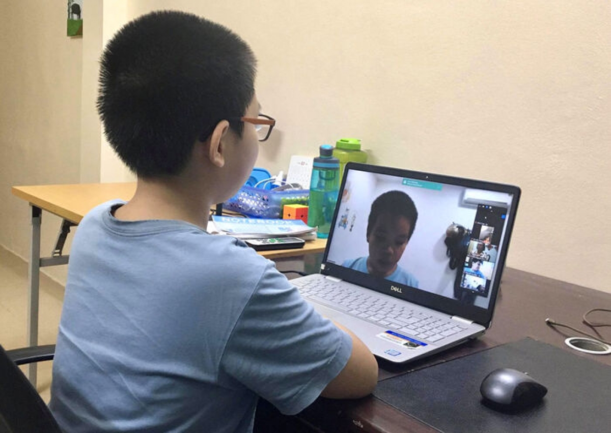 Học sinh của nhiều tỉnh, thành phố vẫn đang phải học trực tuyến, học qua truyền hình do ảnh hưởng của dịch COVID-19 (Ảnh: Minh họa)