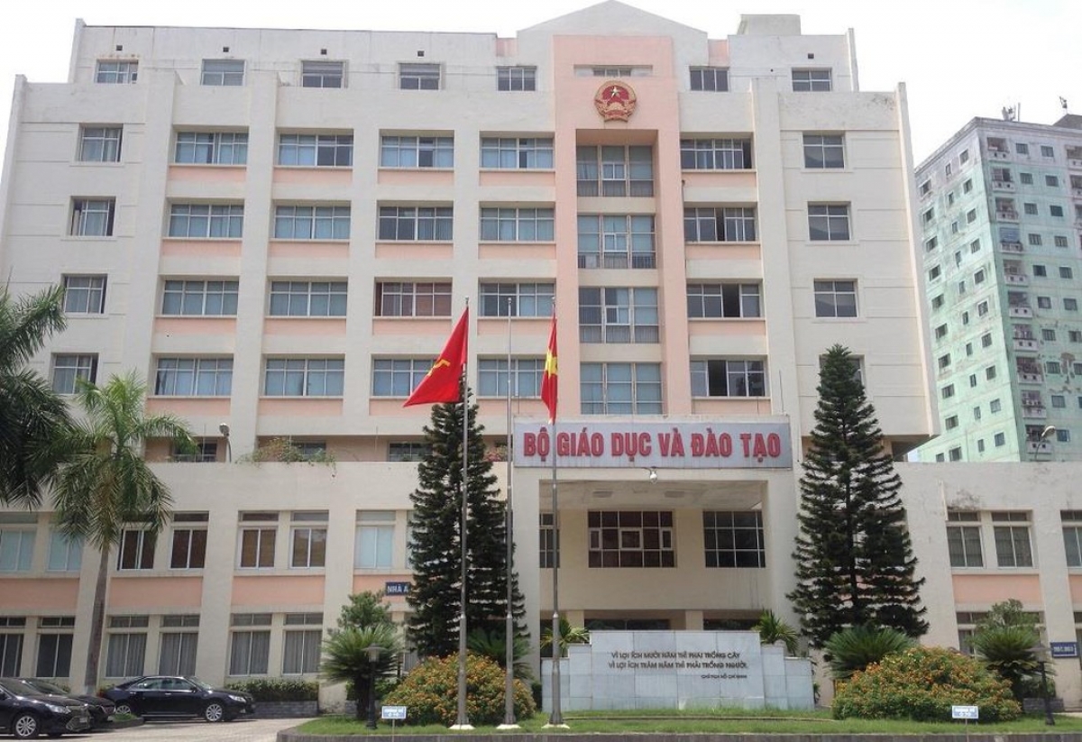Trong tình hình dịch bệnh kéo dài, cả xã hội đang rất khó khăn, Bộ GD-ĐT đề nghị các cơ sở giáo dục hạn chế tối đa phát sinh các khoản ngoài học phí và cần có chính sách miễn, giảm, gia hạn nộp đối với các khoản thu đã quy định.